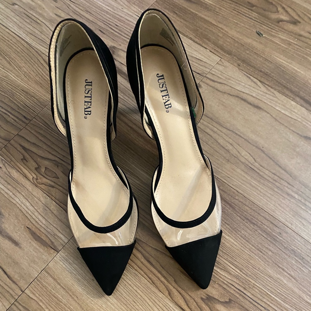 Black Pumps